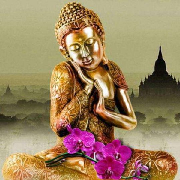 Buddha (Boeddha) met Paarse bloemen