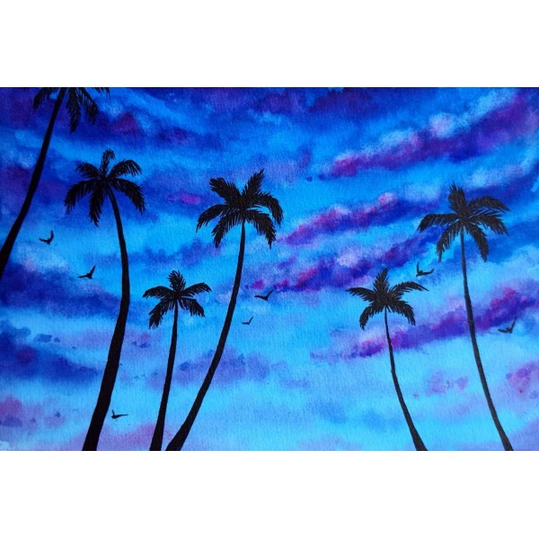 Blauwe lucht achter palmbomen